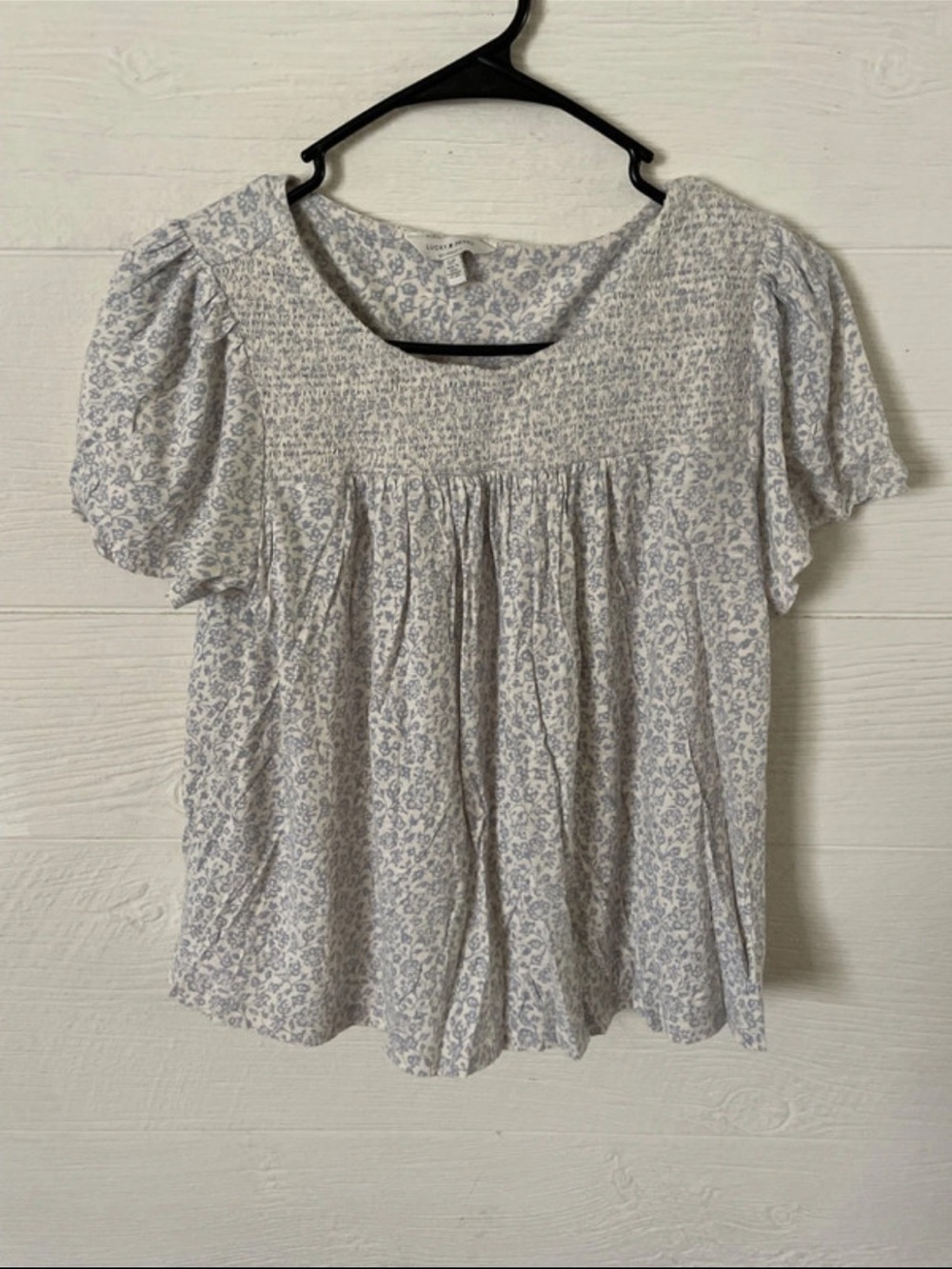 Lucky Brand Light Gray Floral Smocked Scoop Neck Blouse